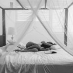 Comment gérer les compliments gênants avec élégance et humour