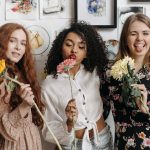 Pourquoi le rire est la clé de la chimie en ligne